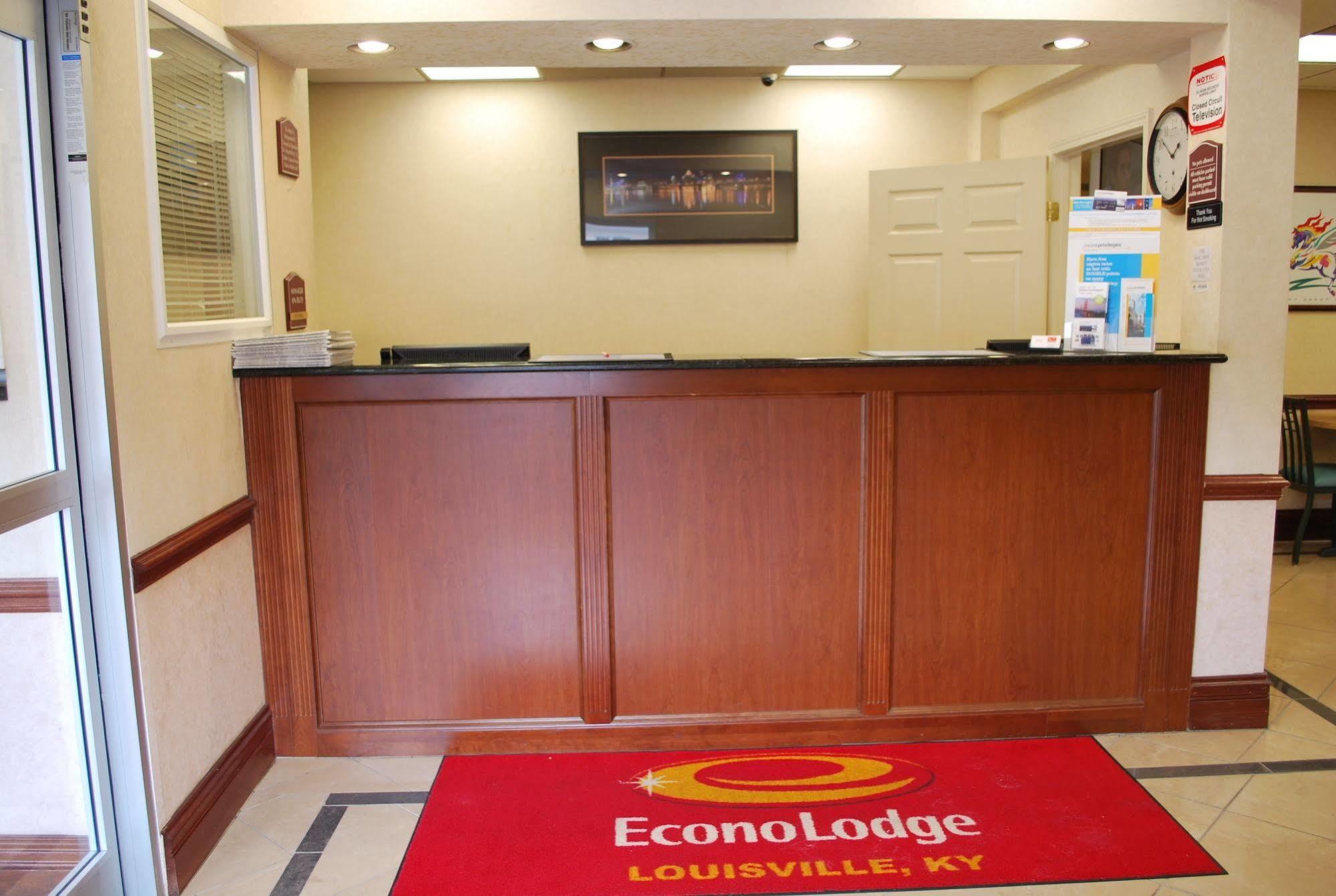 Econo Lodge Downtown Louisville Interior photo